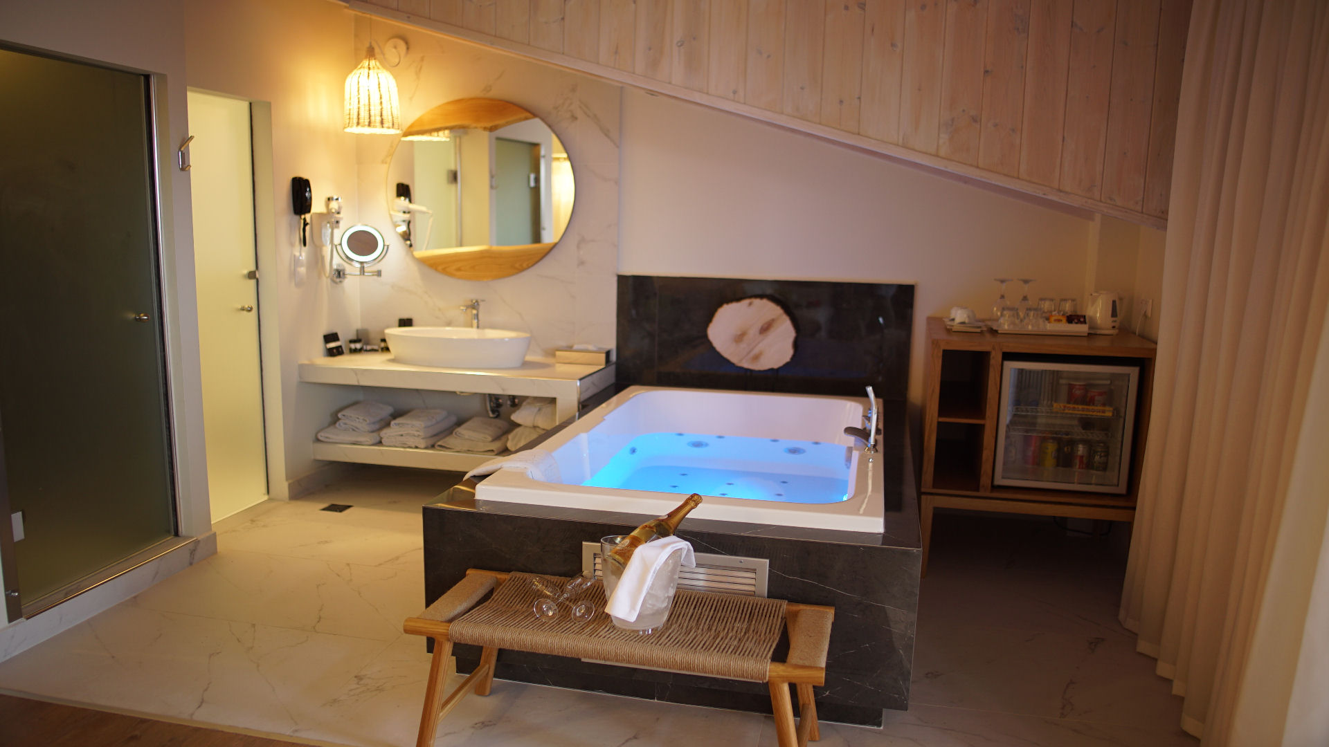 Deluxe Room with Sea View