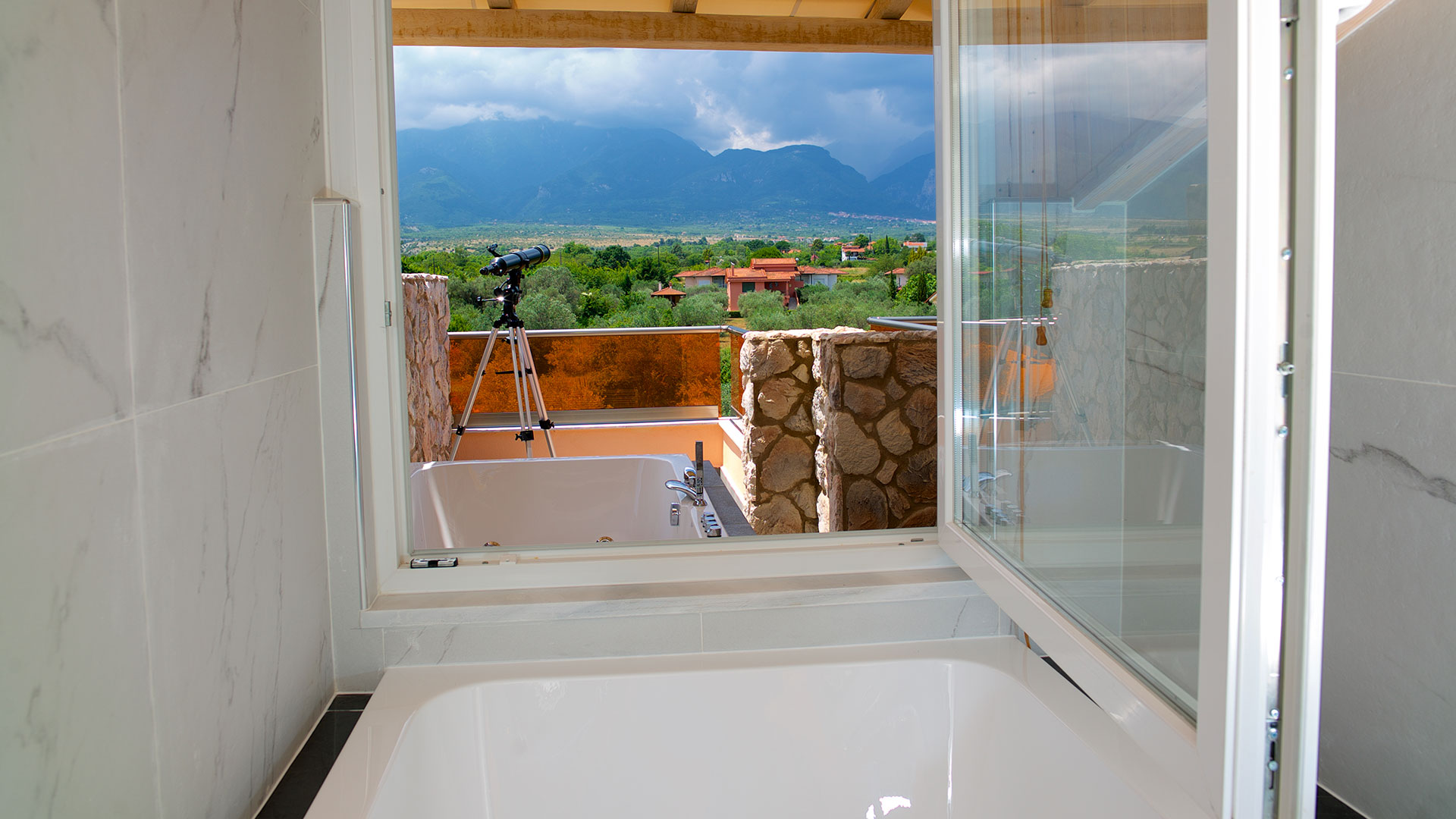 Executive Olympus Suite with 2 Hot Tubs