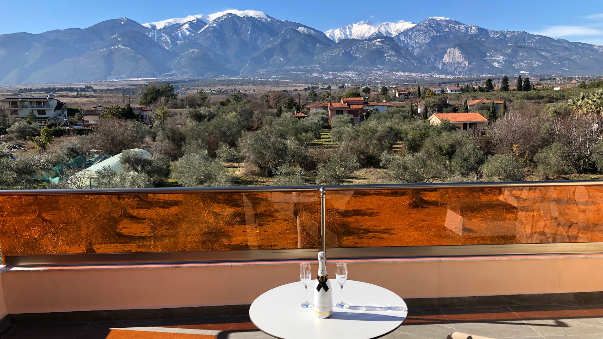 Executive Olympus Suite with 2 Hot Tubs