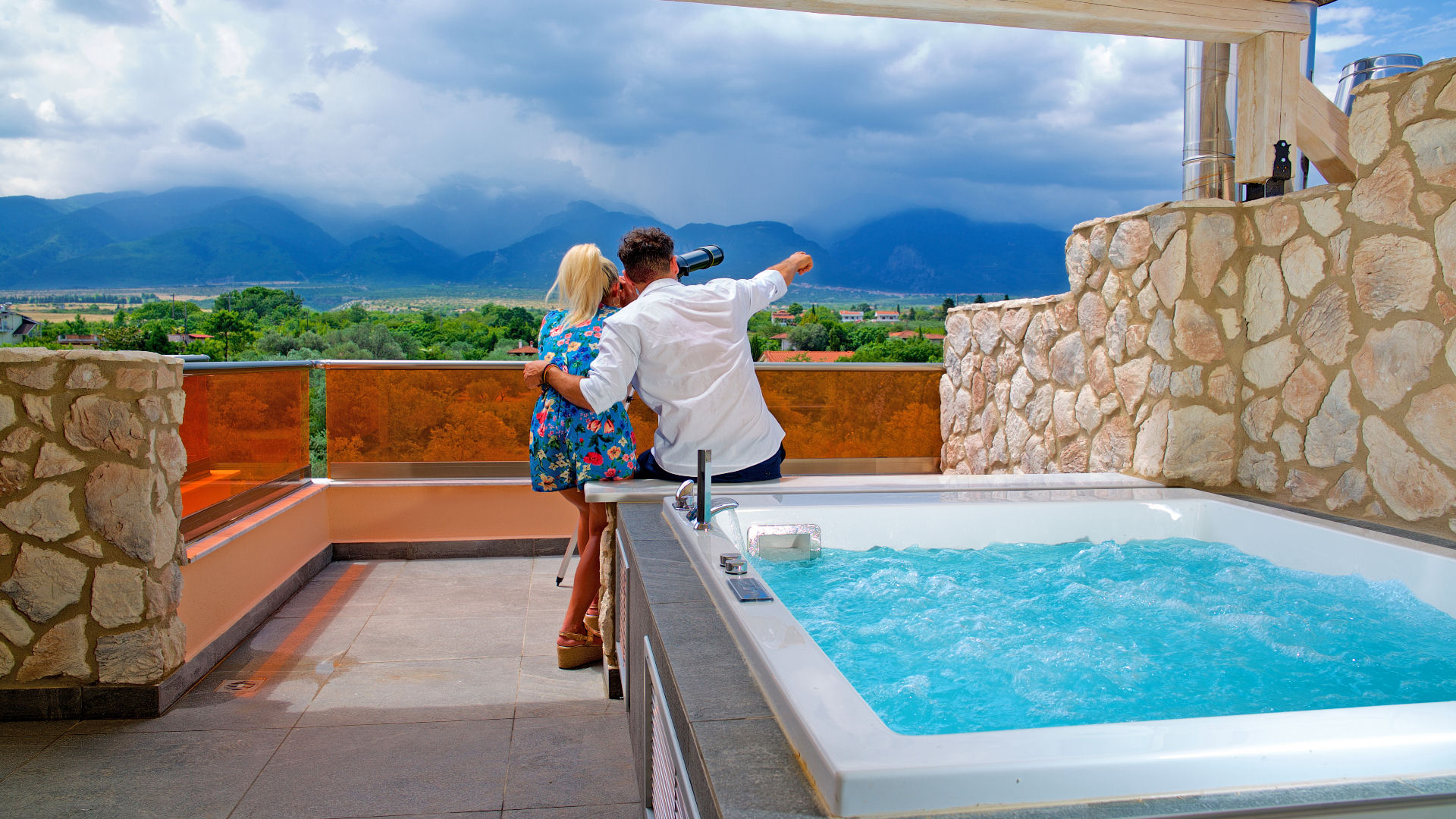 Executive Olympus Suite with 2 Hot Tubs